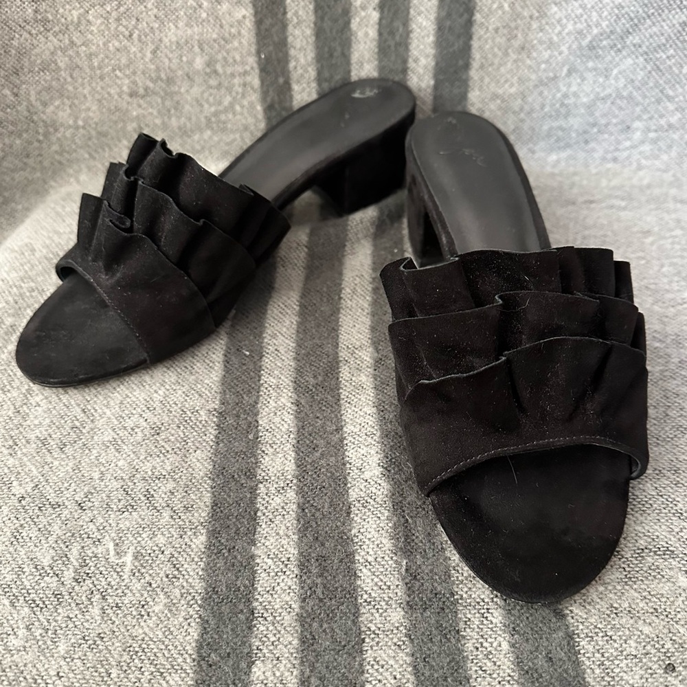 Joie Mai Ruffle Slide Sandal